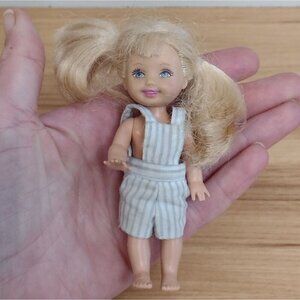 Vintage 1994 Mattel Barbies Little Sister Kelly Doll 4" Blonde Hair Outfit